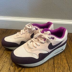 Nike Women's 8 - Air Max in Pink and Purple
